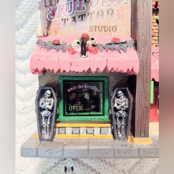 Lemax Spooky Town THE  SKULL AND ROSE TATTOO STUDIO #15751 Lighted Village - Picture 3 of 10